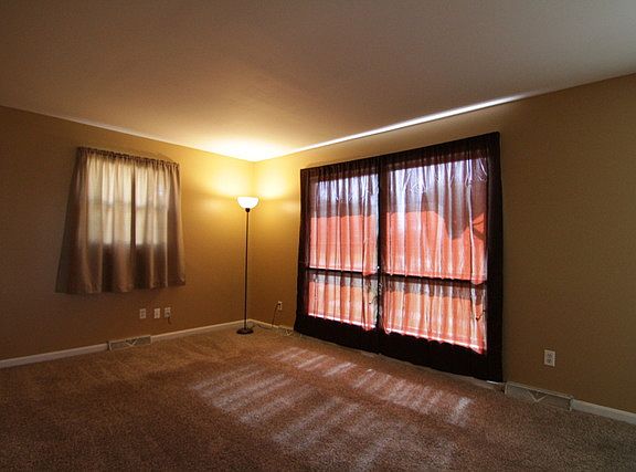 4th image of 602 N Sterling St