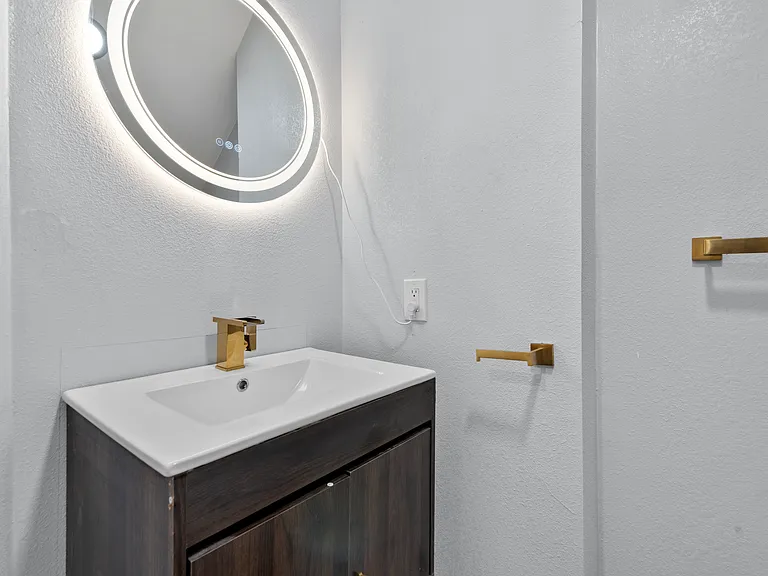 212 Creek Cove Dr — Photo 19