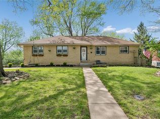 904 Ridgeway Dr, Liberty, MO 64068