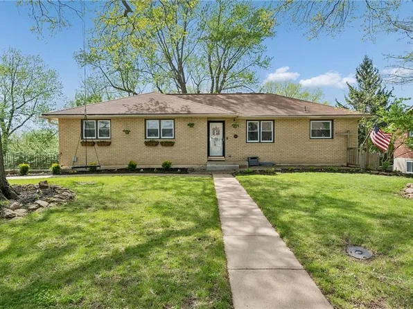 904 Ridgeway Dr, Liberty, MO 64068
