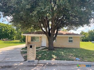 1300 Westpark Cir, Cameron, TX 76520