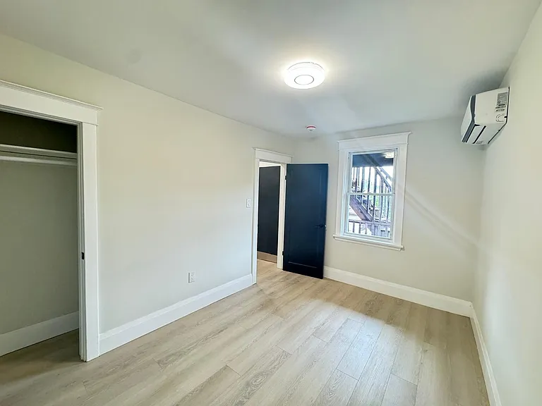 931 Main St E #4 — Photo 7