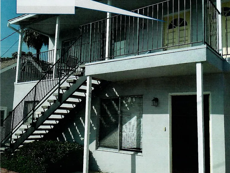 130 N Ivy Ave — Photo 1