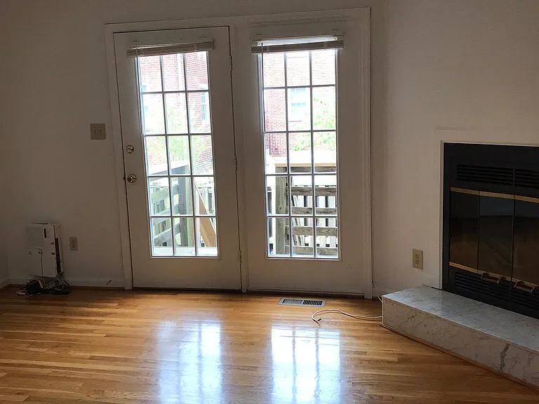 Living Room w/fireplace - Main Level