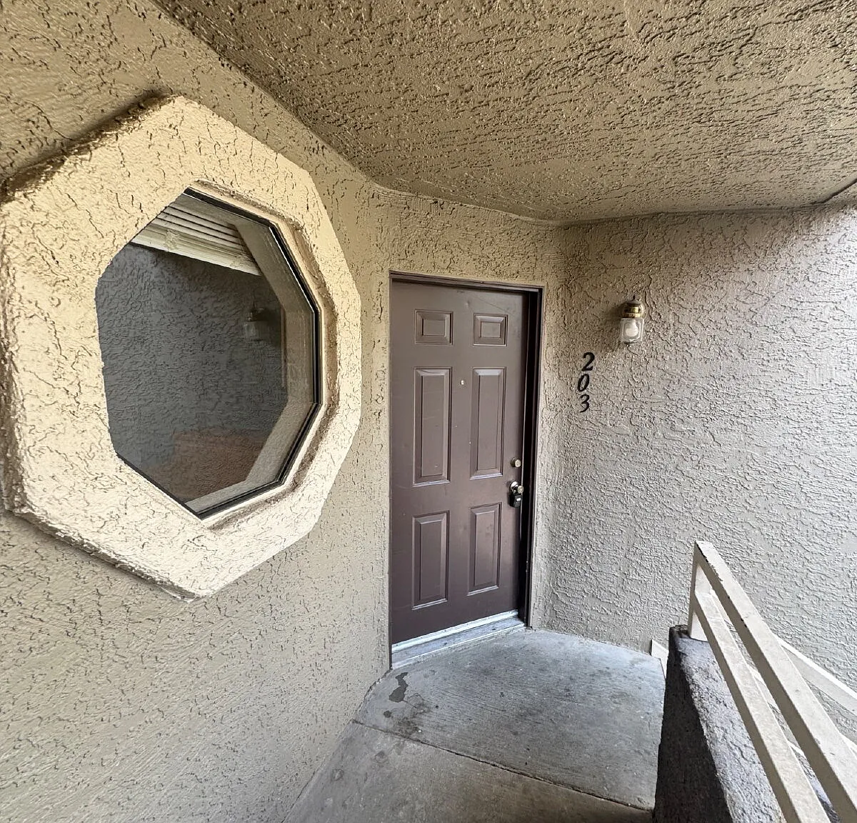 2 bed, 1.0 bath, 949 sqft, $1,295 — Photo 1