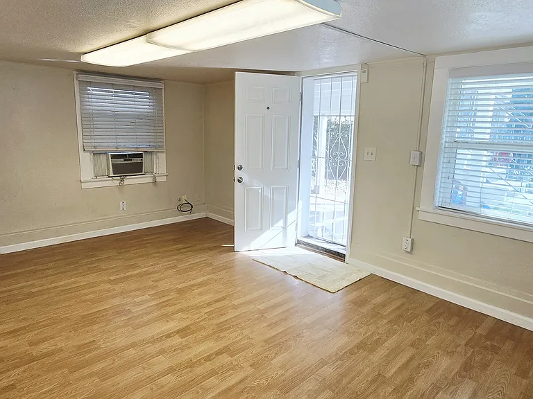 620 23rd St #B — Photo 7