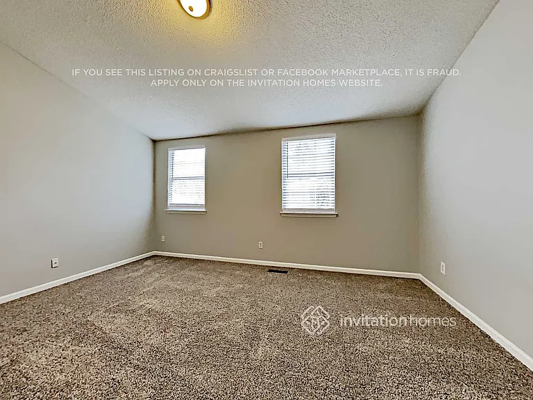 3939 Armitage Dr — Photo 15