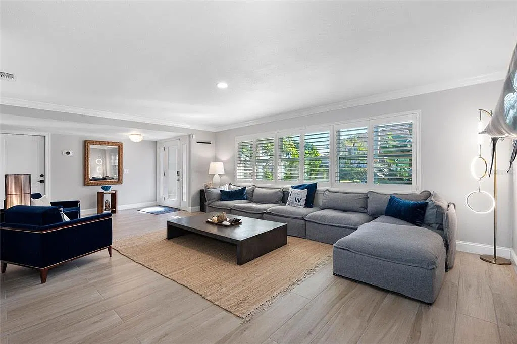 4 bed, 3.5 bath, 2832 sqft, $8,000 — Photo 4