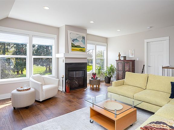 4th image of 1216 Styles St #D