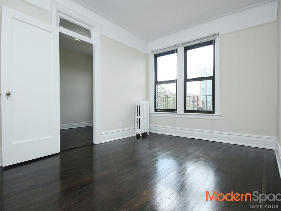 2nd image of 2819 33rd St APT 3C