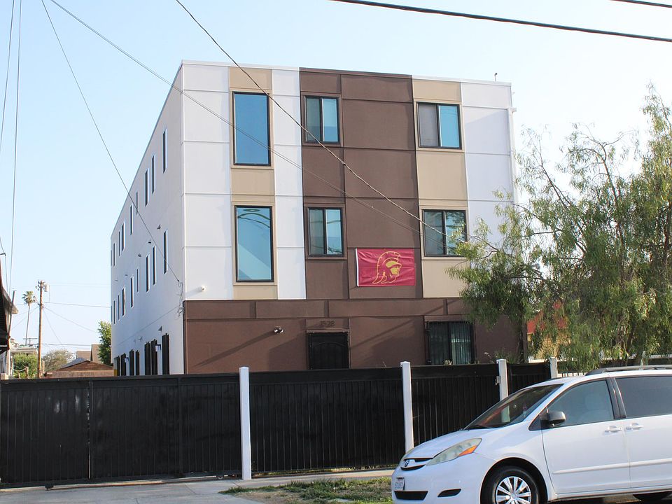 1st image of 1528 1/2 W 36th Pl