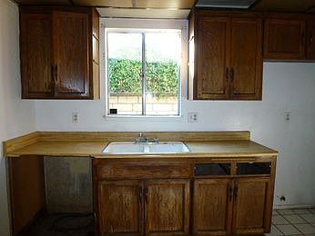 3rd image of 2418 S Sultana Ave