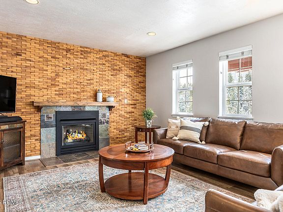 4th image of 725 Aspen Dr