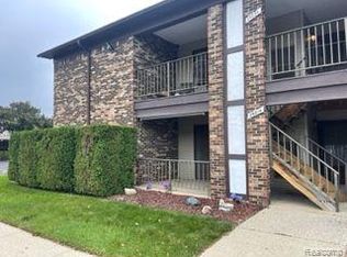 29814 Utica Rd, Roseville, MI 48066