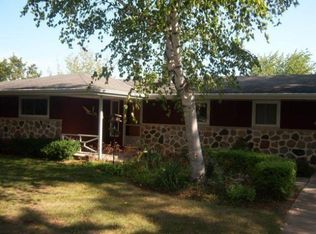 N62W15768 Cherry Hill Dr, Menomonee Falls, WI 53051