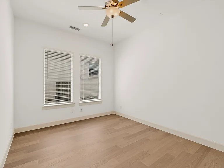 4013 Chastetree Ln — Photo 11