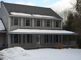 33 Mae Ln, Topsham, ME 04086