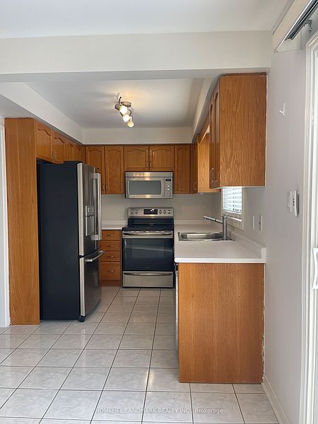 Burlington House for rent - 3 Bedrooms — photo 9