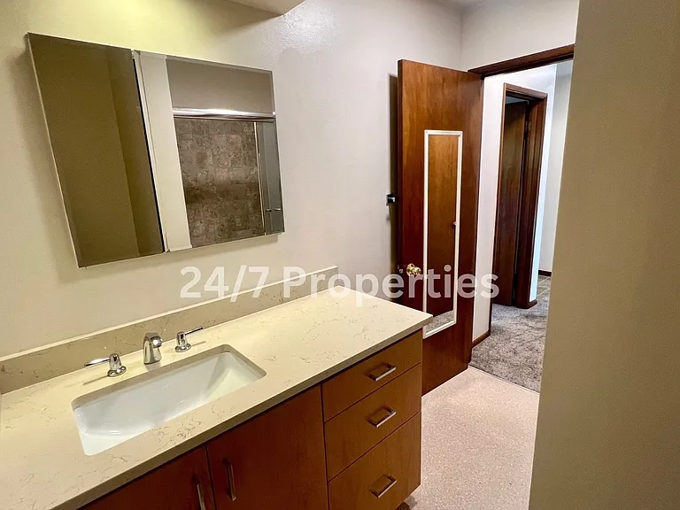 1111 SW Gaines St #6 — Photo 9