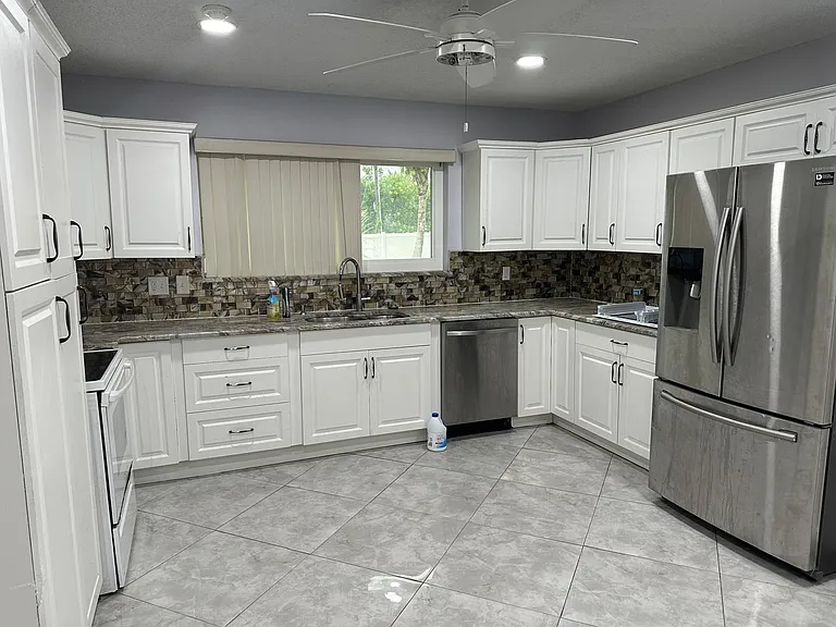 1616 Crandon Ave — Photo 3