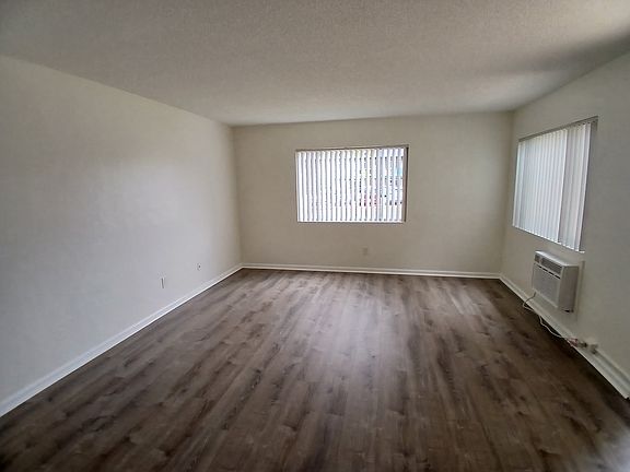 3rd image of 913 E Madison Ave #919