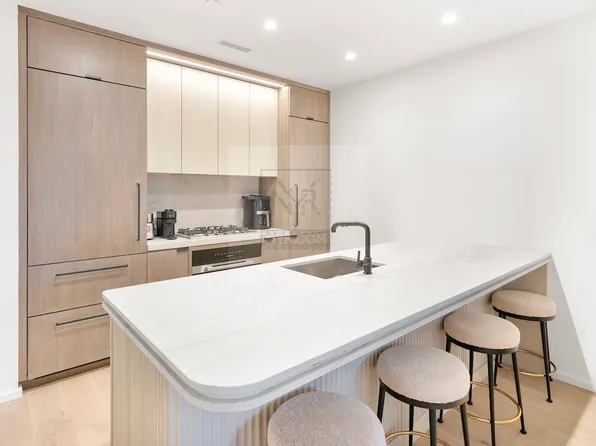 249 East 62nd Street image 1 of 22