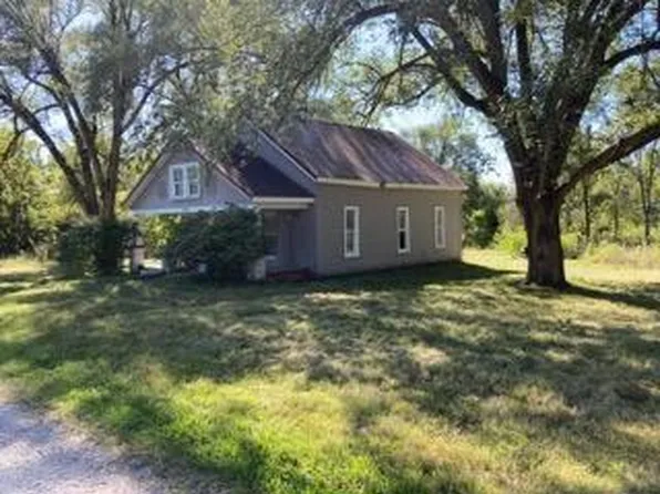 412 E 3rd St, Altamont, MO 64620