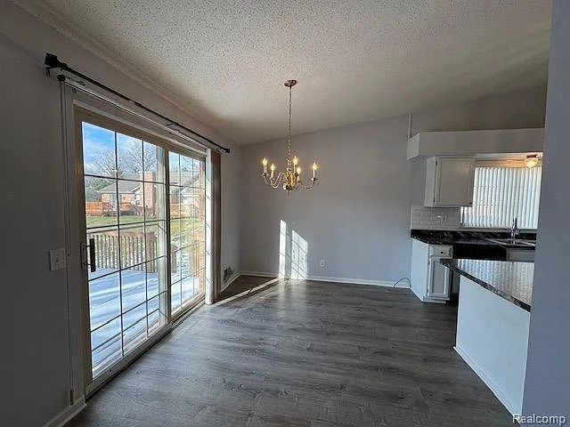 1922 Pebble Creek Dr — Photo 5