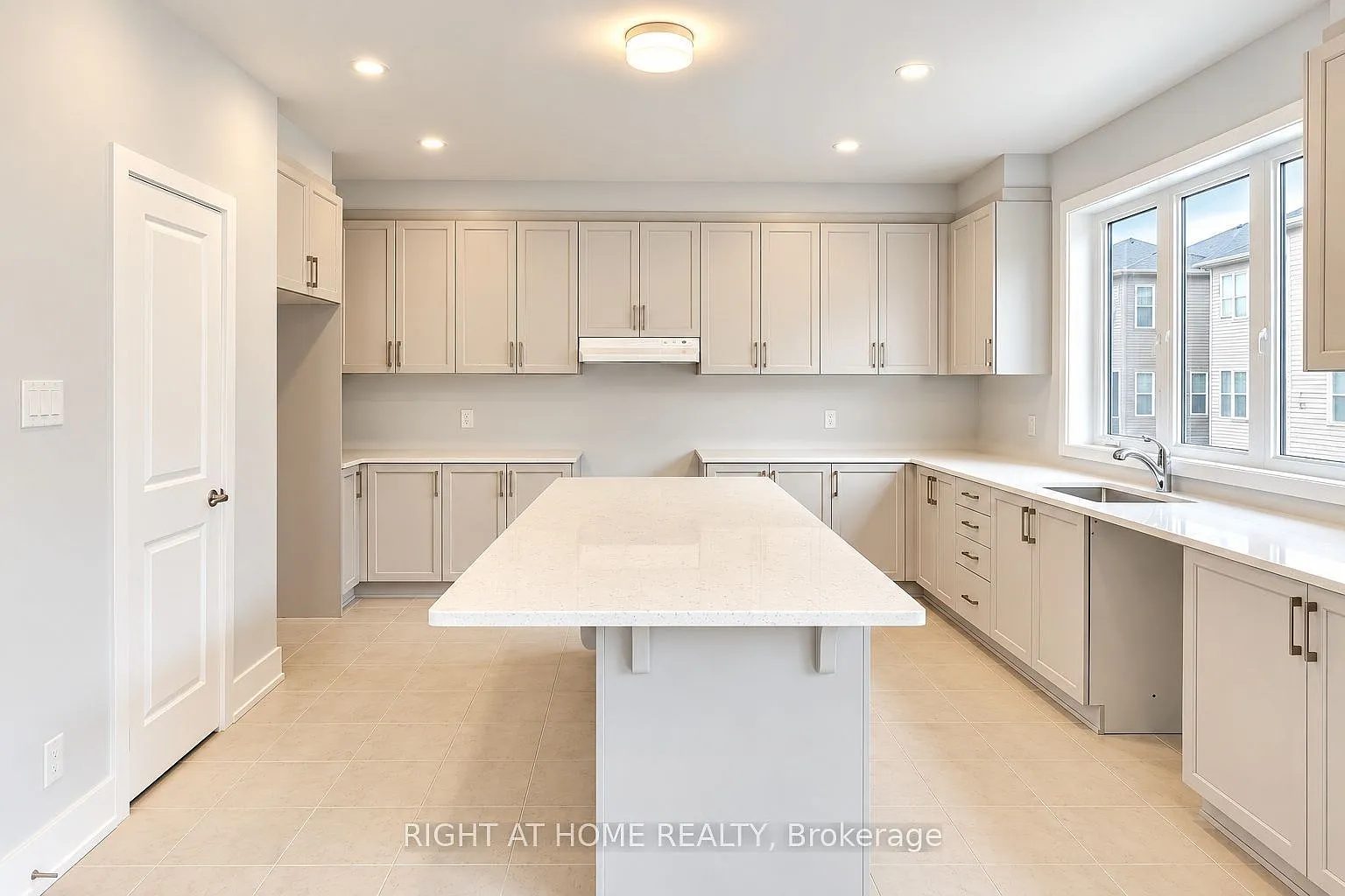 4 bed, $3,200 — Photo 4