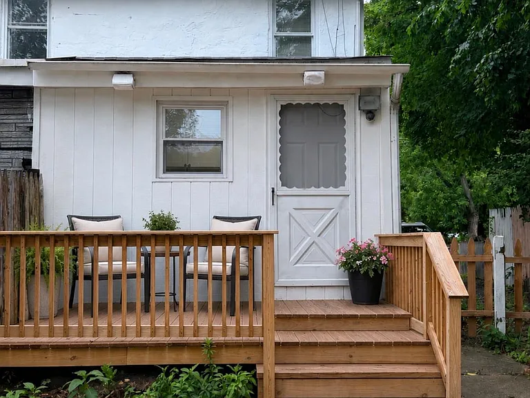 58 E Monroe St — Photo 15