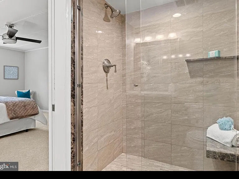 312 Windsor Ave #B — Photo 9
