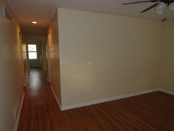 4th image of 210 S Midland Ave
