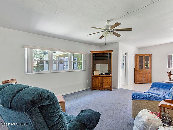 3rd image of 105 S Hilltop Dr