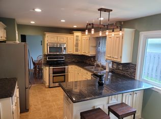 1000 E Roberta Ave, Waukesha, WI 53186