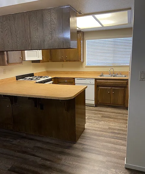 Laurelwood West Villas standard 2x2 kitchen