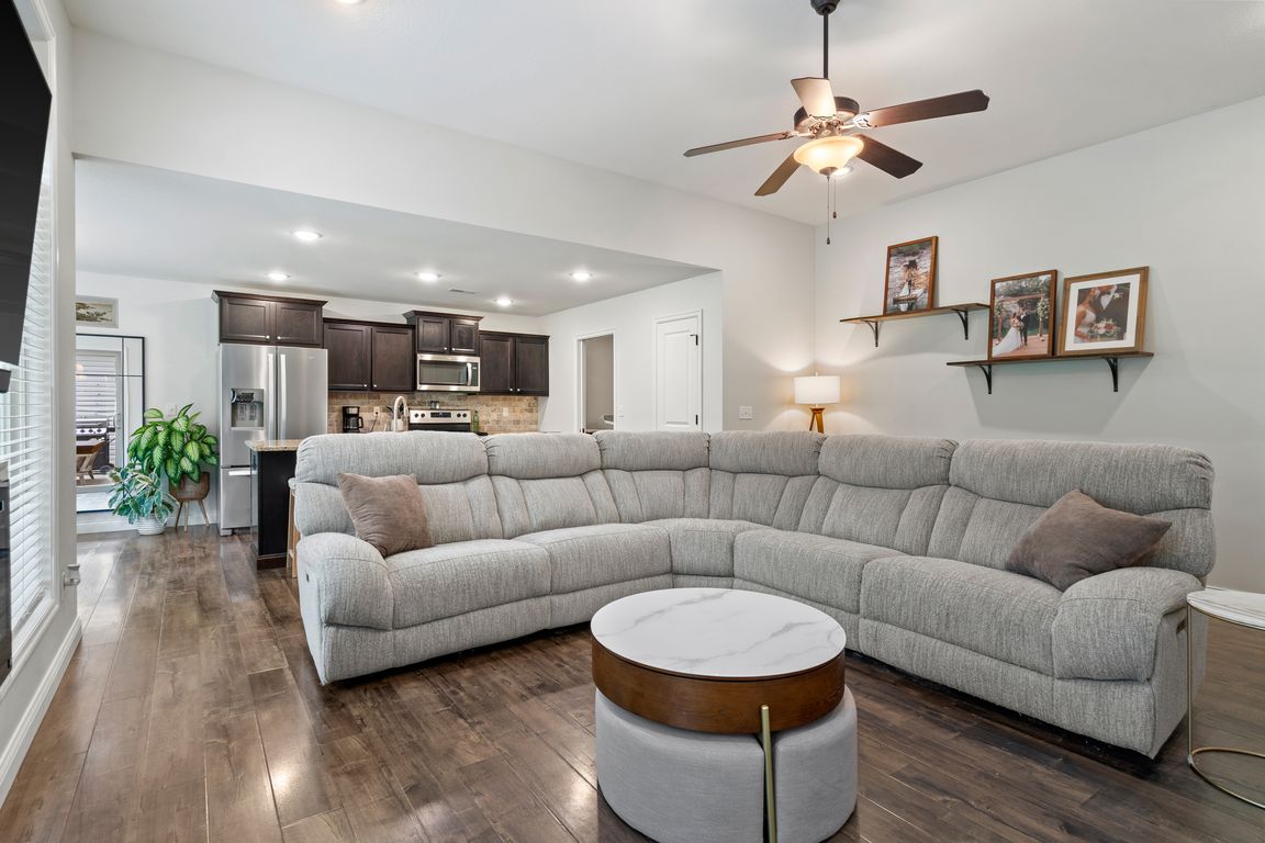 next background image