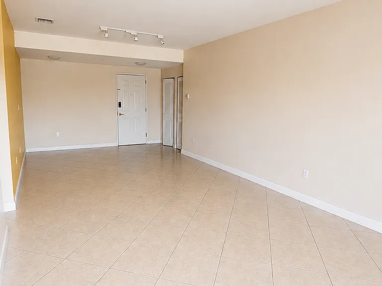 2280 SW 32nd Ave #508 — Photo 3