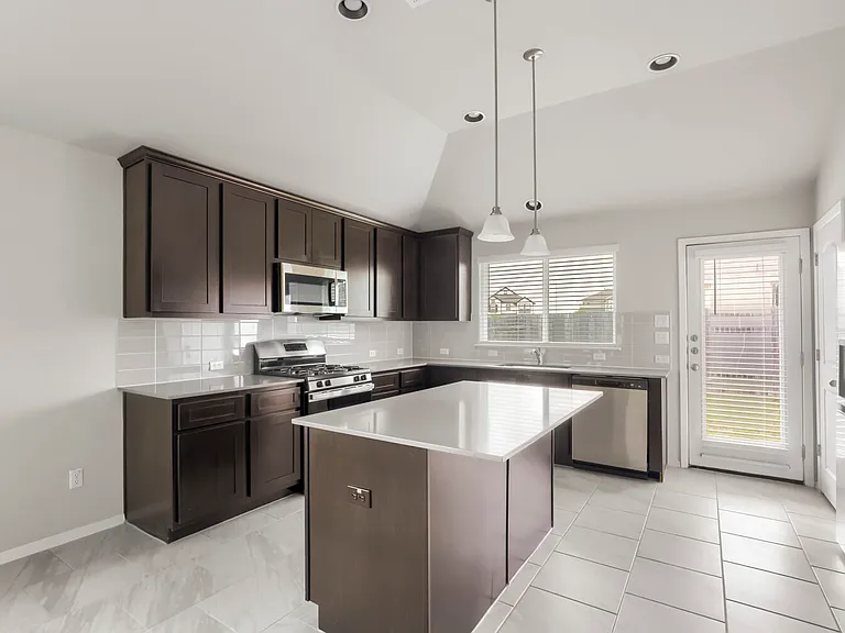 201 Stein Rd — Photo 10