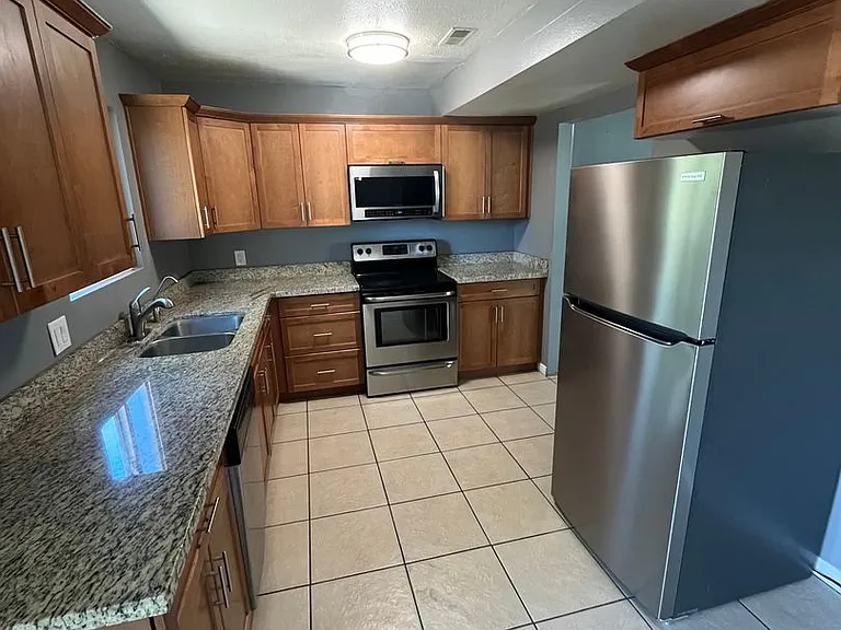 218 W 205 N — Photo 2