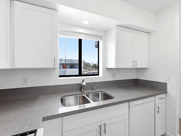 44441 San Rafael Avenue — Photo 5