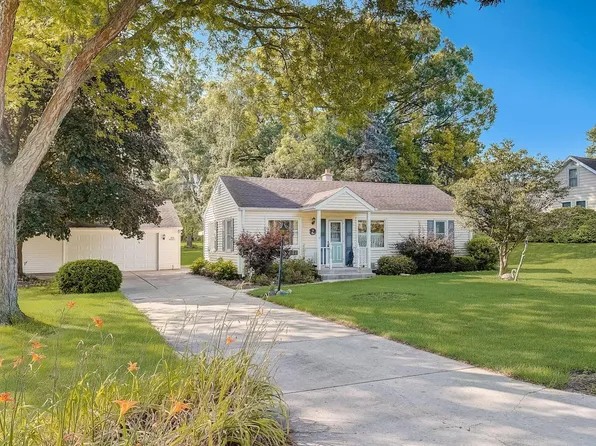 S94W14437 Groveway LANE, Muskego, WI 53150