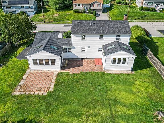 4th image of 107 Bumble Bee Cir