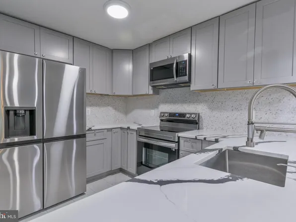 623 Center St APT 101, Herndon, VA 20170