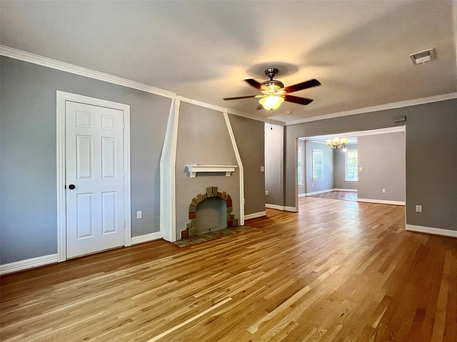 2 bed, 1.5 bath, 1248 sqft, $2,700 — Photo 2
