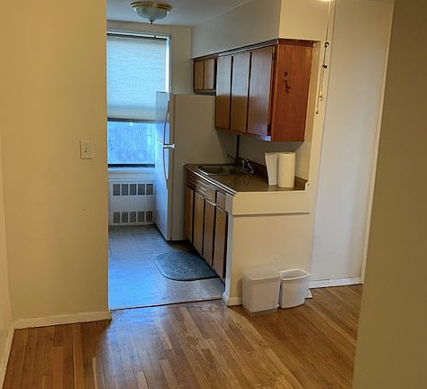 3rd image of 15272 Melbourne Ave APT 3C
