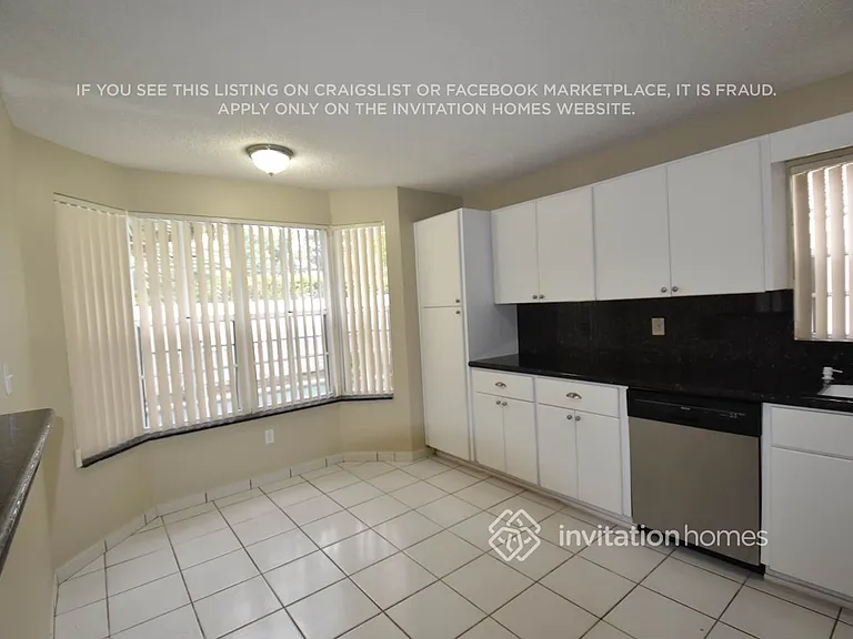 621 SW 176th Ave — Photo 4