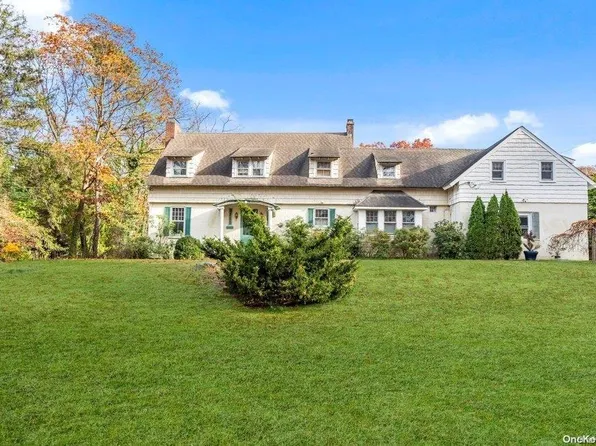 95 Village Lane, Hauppauge, NY 11788