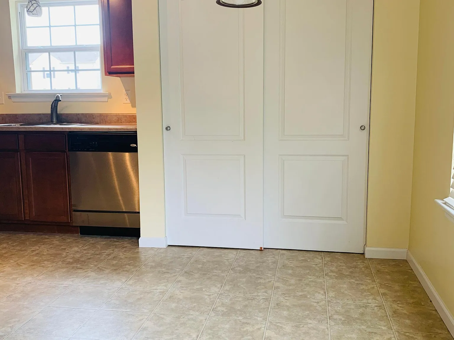 2 bed, 1110 sqft, $1,475 — Photo 2