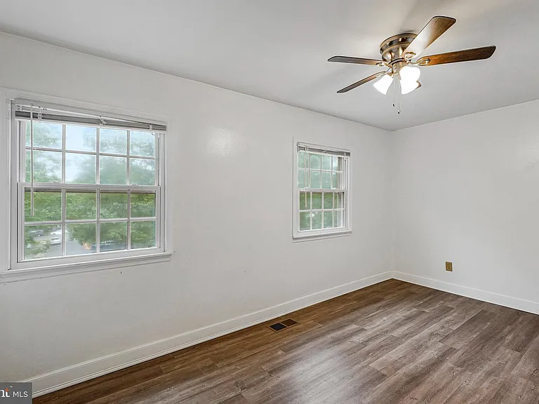 14707 Bentley Sq — Photo 20