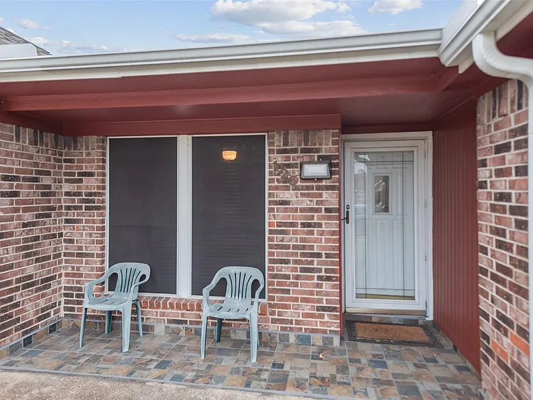 123 Ballantrae Ln — Photo 2
